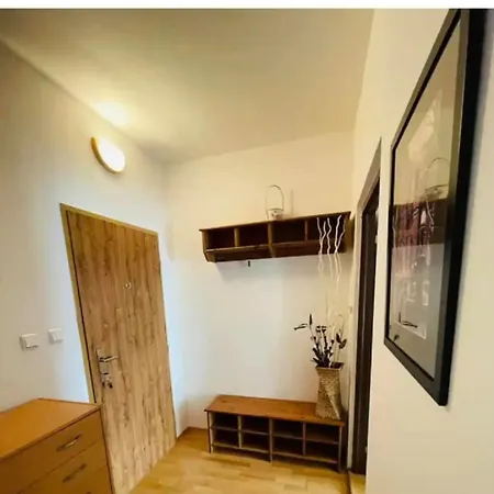 Sunny Entire 2br With Free Parking In Ruzinov, Apartment *