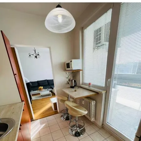 Apartment Sunny Entire 2br With Free Parking In Ruzinov, Bratislava