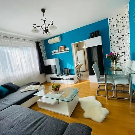 Sunny Entire 2br With Free Parking In Ruzinov,
